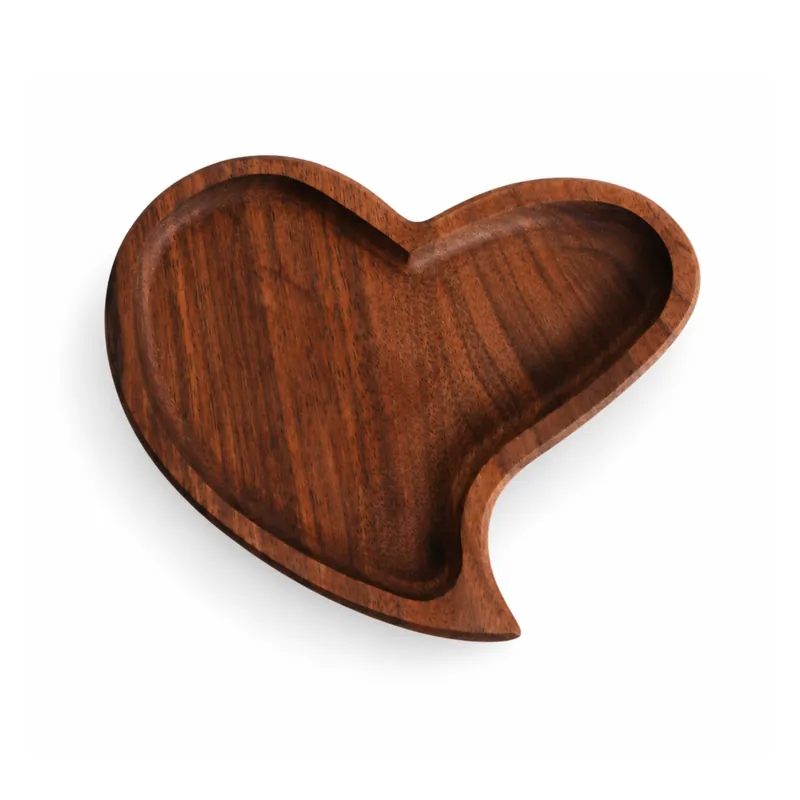 Tacka orzechowa Serce 16,5 × 15 cm w kształcie asymetrycznego serca, widok z góry