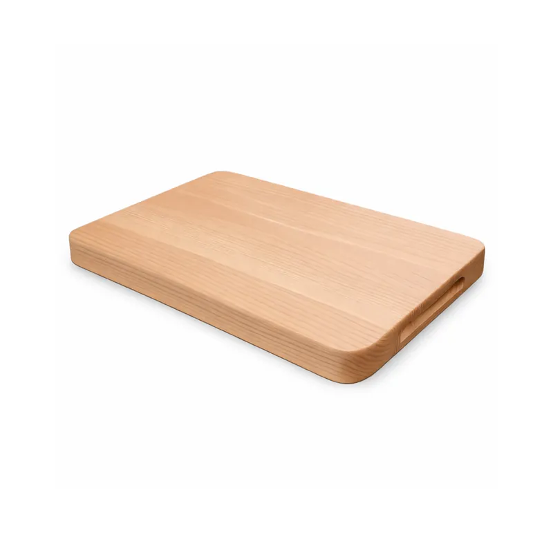 Gruba bukowa deska do krojenia XXL Natalia 50 × 35 × 4 cm z wycięciem na palce, na białym tle