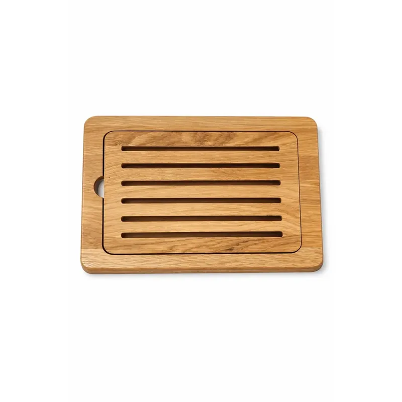Dębowa deska do krojenia pieczywa Krystyna 30 × 24 × 2,5 cm z kratką na okruchy, widok z góry