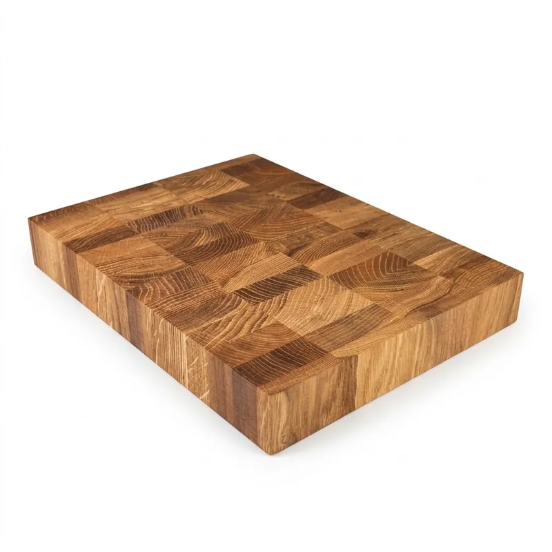 Dębowa deska sztorcowa Wiki L 32 × 24 × 4 cm ułożona z bloczków, na białym tle